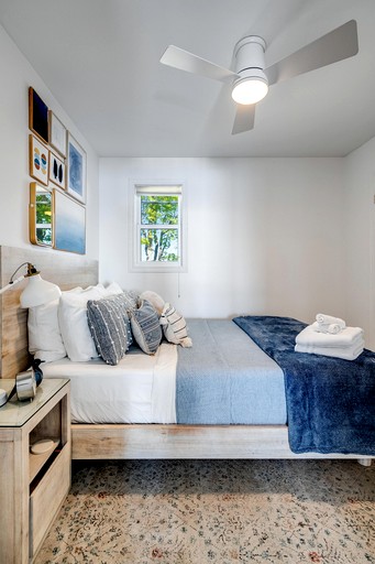 Cottages (Canada, Leamington, Ontario)