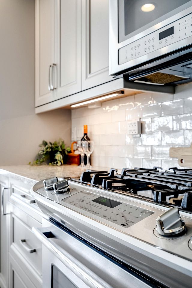 Beachfront Cottage with Stunning Sights in Leamington, Ontario