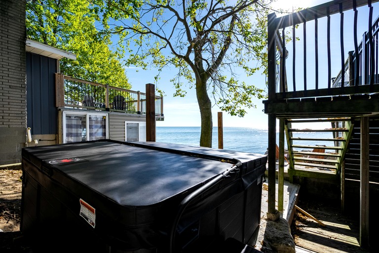 Cottages (Canada, Leamington, Ontario)