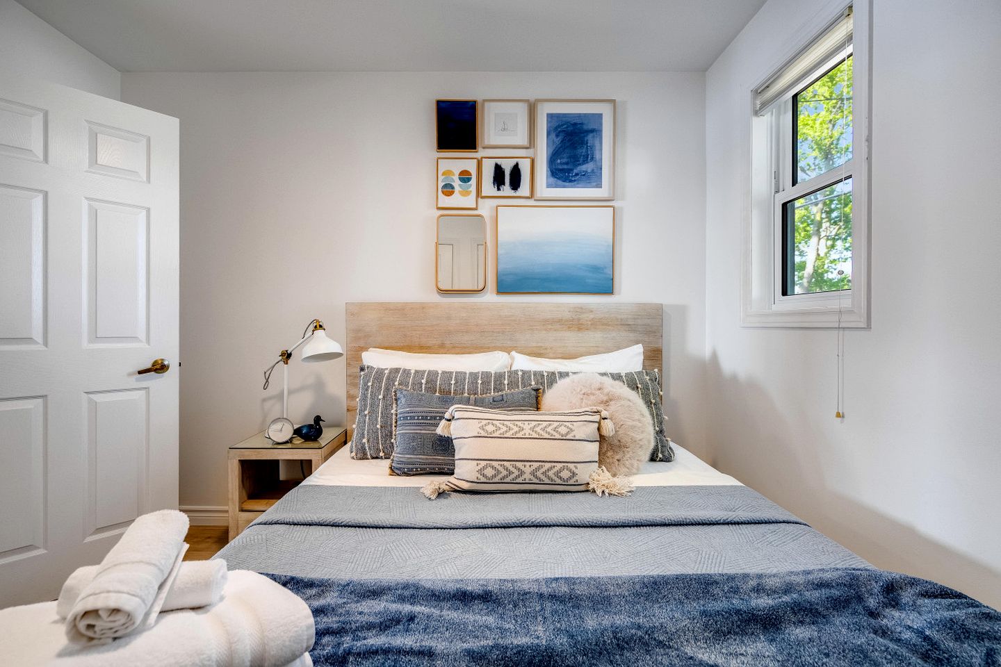 Beachfront Cottage with Stunning Sights in Leamington, Ontario