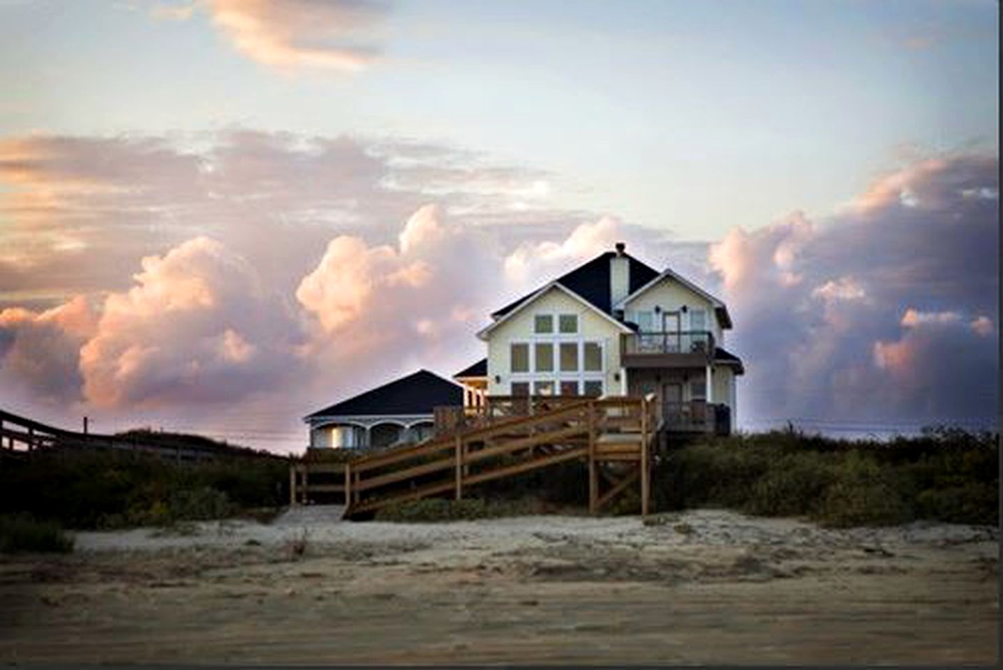 Beautiful Two-Story Oceanview Cabin Rental Getaway with Stunning Views of the Gulf of Mexico in Surfside Beach, Texas