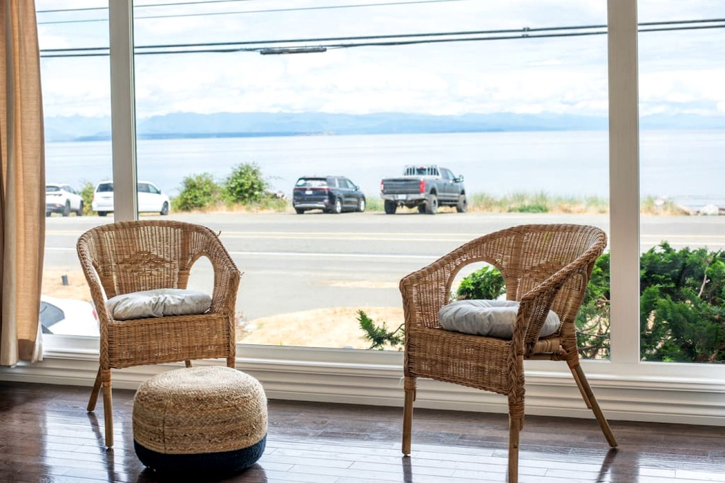 Family-Friendly Beach House with Scenic Shoreline Views near Stories Beach in Campbell River, BC