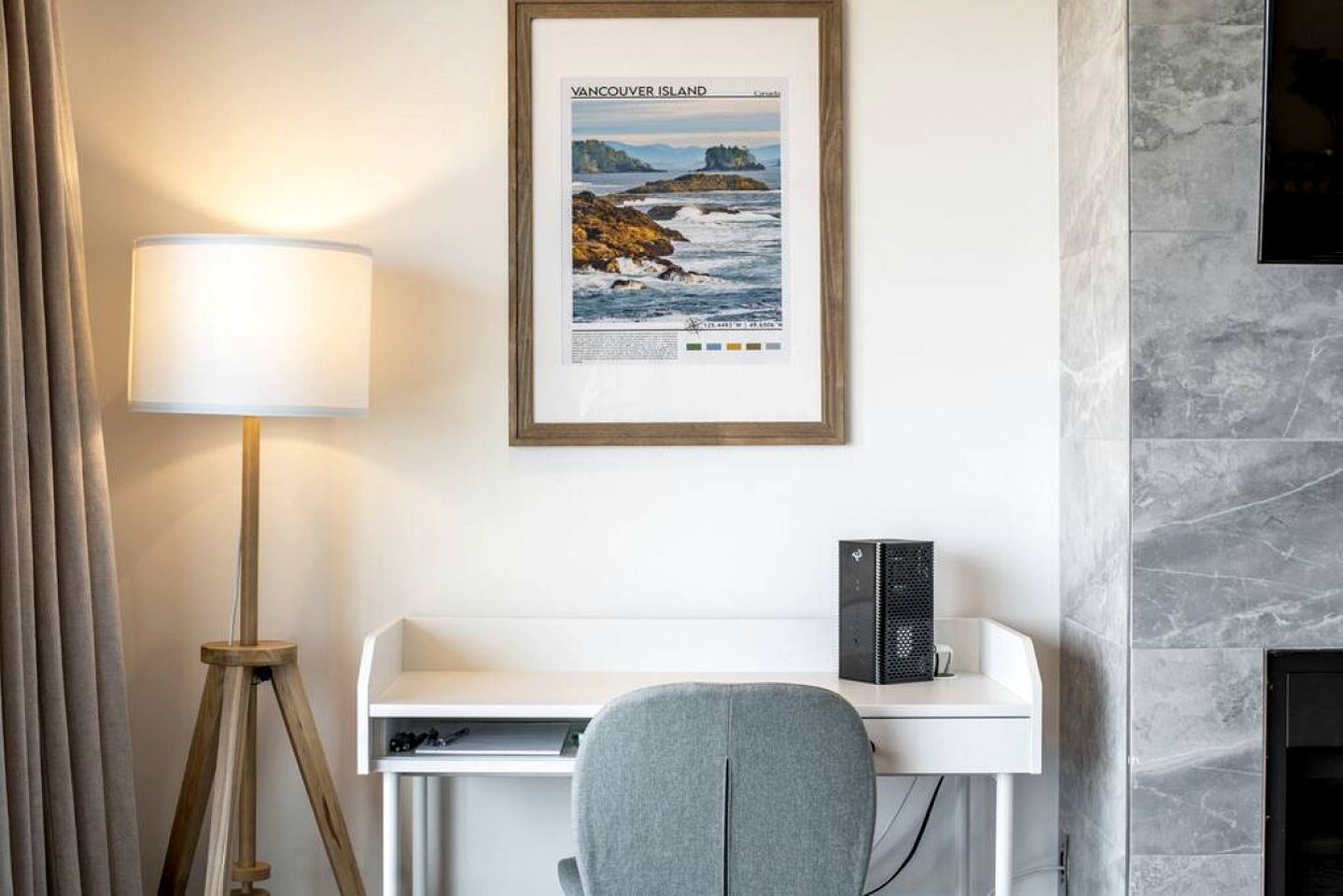 Family-Friendly Beach House with Scenic Shoreline Views near Stories Beach in Campbell River, BC