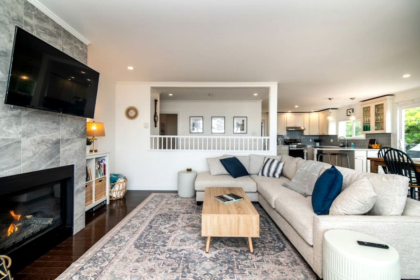 Family-Friendly Beach House with Scenic Shoreline Views near Stories Beach in Campbell River, BC