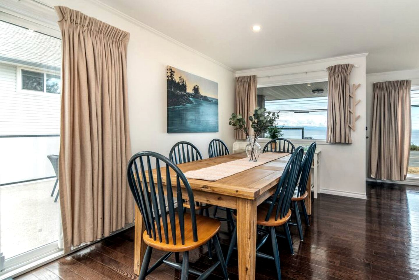 Family-Friendly Beach House with Scenic Shoreline Views near Stories Beach in Campbell River, BC