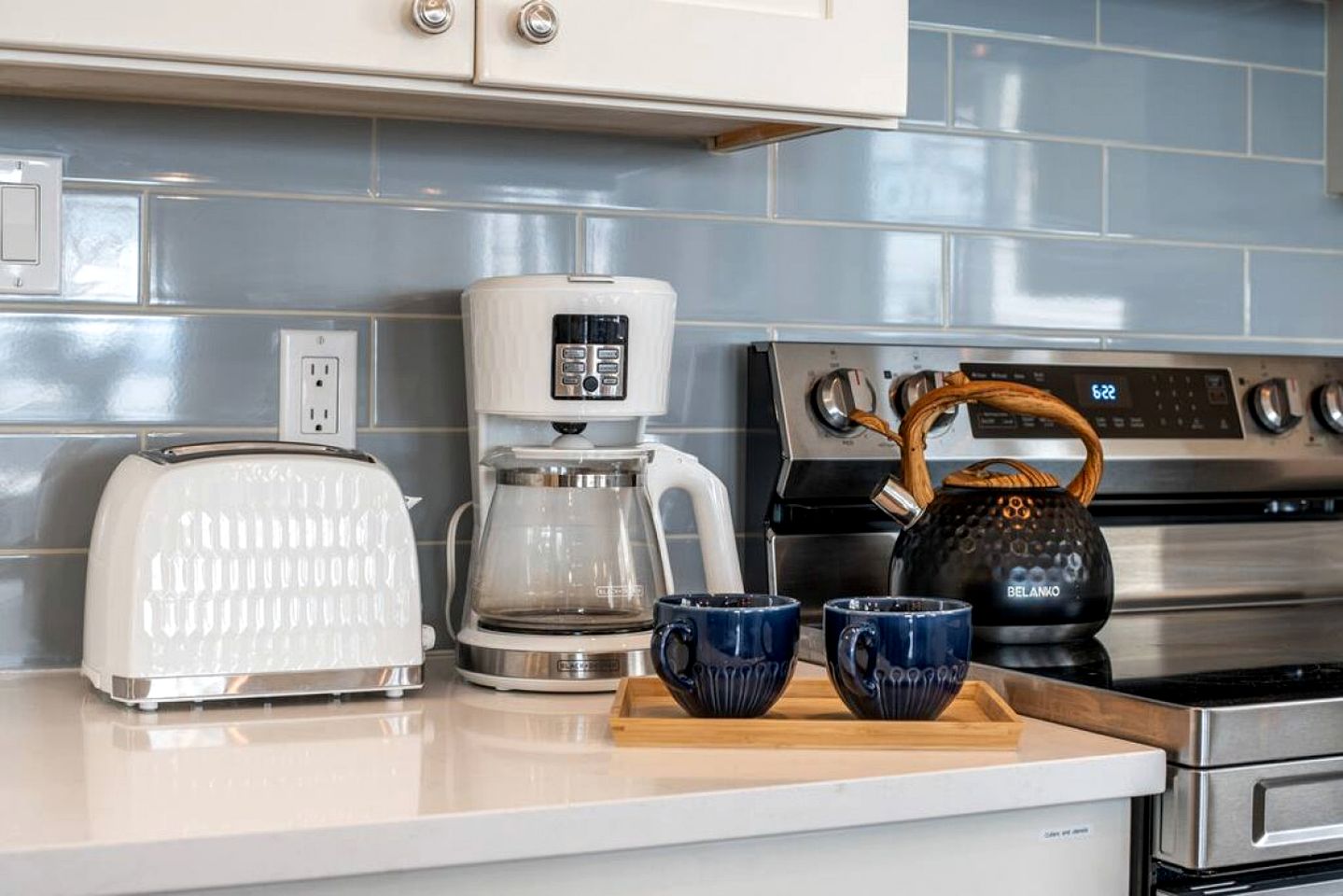 Family-Friendly Beach House with Scenic Shoreline Views near Stories Beach in Campbell River, BC