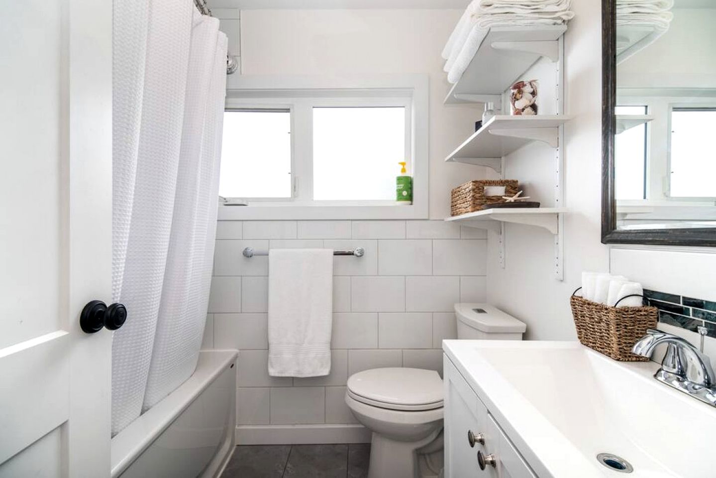 Family-Friendly Beach House with Scenic Shoreline Views near Stories Beach in Campbell River, BC