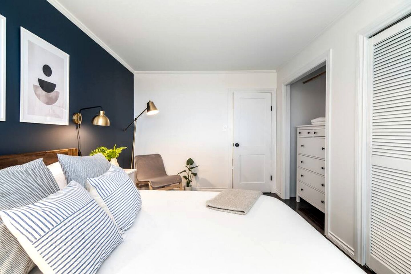 Family-Friendly Beach House with Scenic Shoreline Views near Stories Beach in Campbell River, BC