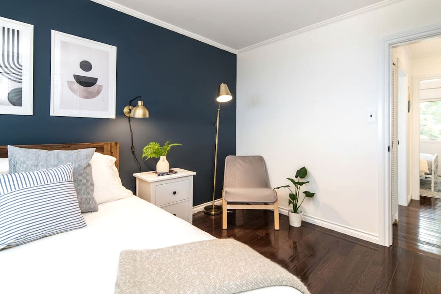 Family-Friendly Beach House with Scenic Shoreline Views near Stories Beach in Campbell River, BC