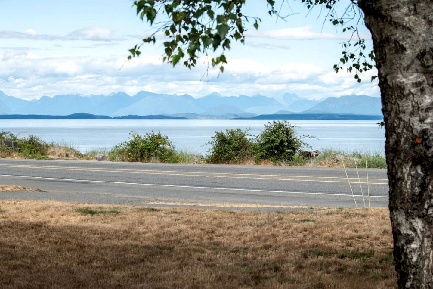 Family-Friendly Beach House with Scenic Shoreline Views near Stories Beach in Campbell River, BC