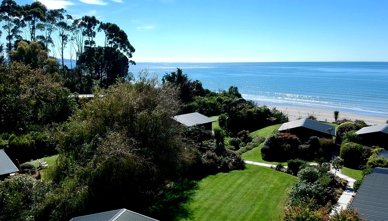 Elegant Beachfront Rental for Couples near Golden Bay, New Zealand | Cottages (Takaka, South Island, New Zealand)