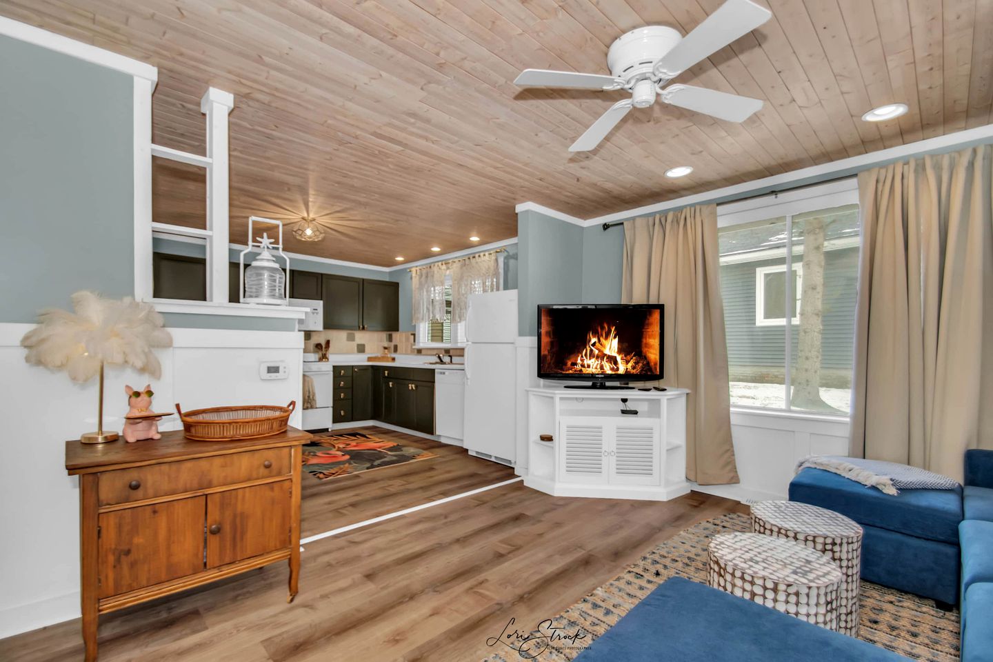 Beachglass Cottage - Family Friendly Kids and Pets,  Grand Beach, MI
