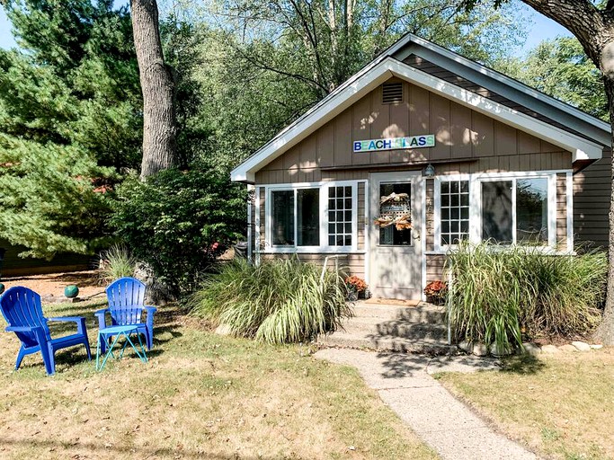 Michigan Beach House for Your Perfect Glamping Getaway with Family and Friends