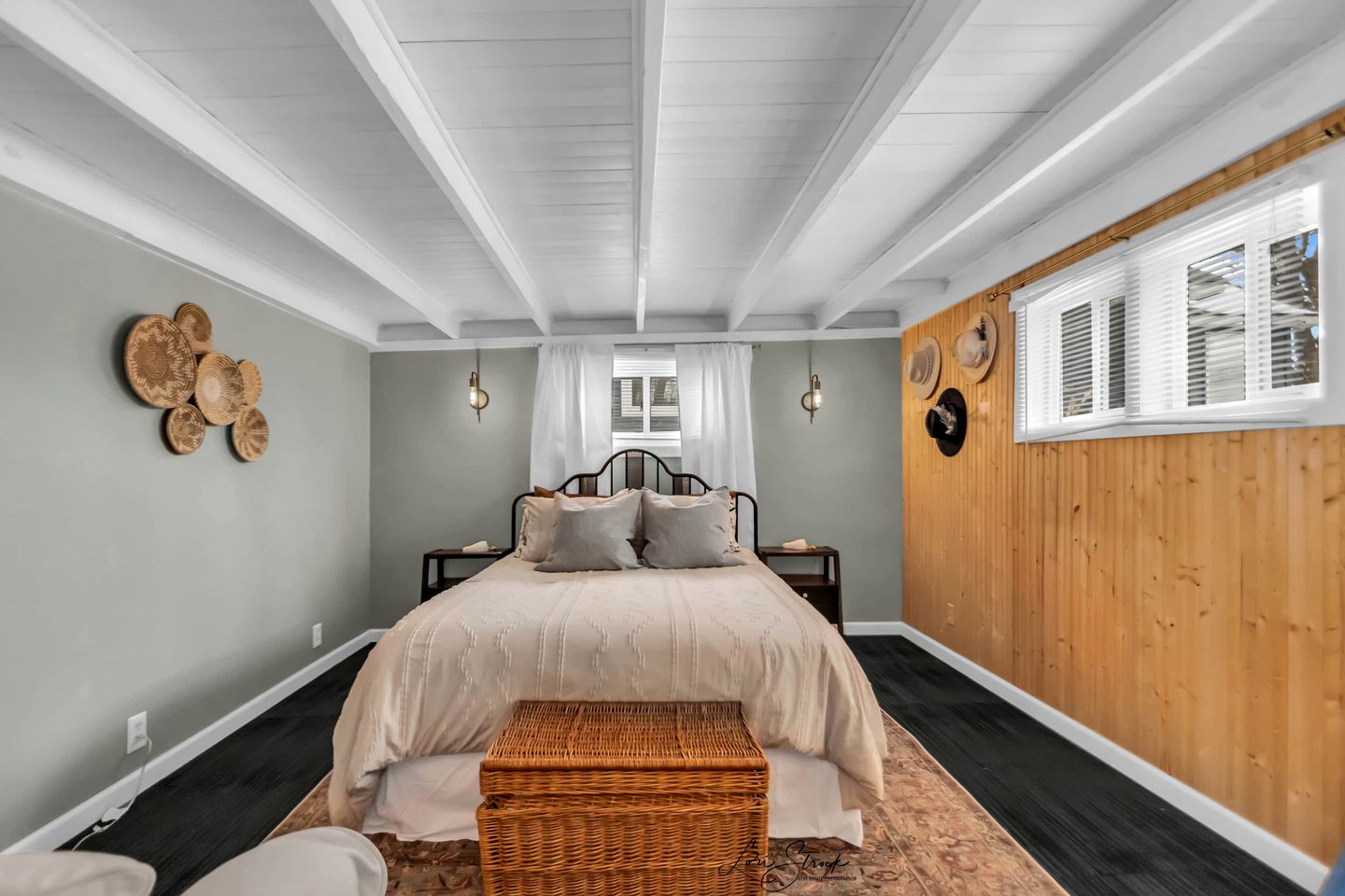 Beachglass Cottage - Family Friendly Kids and Pets,  Grand Beach, MI