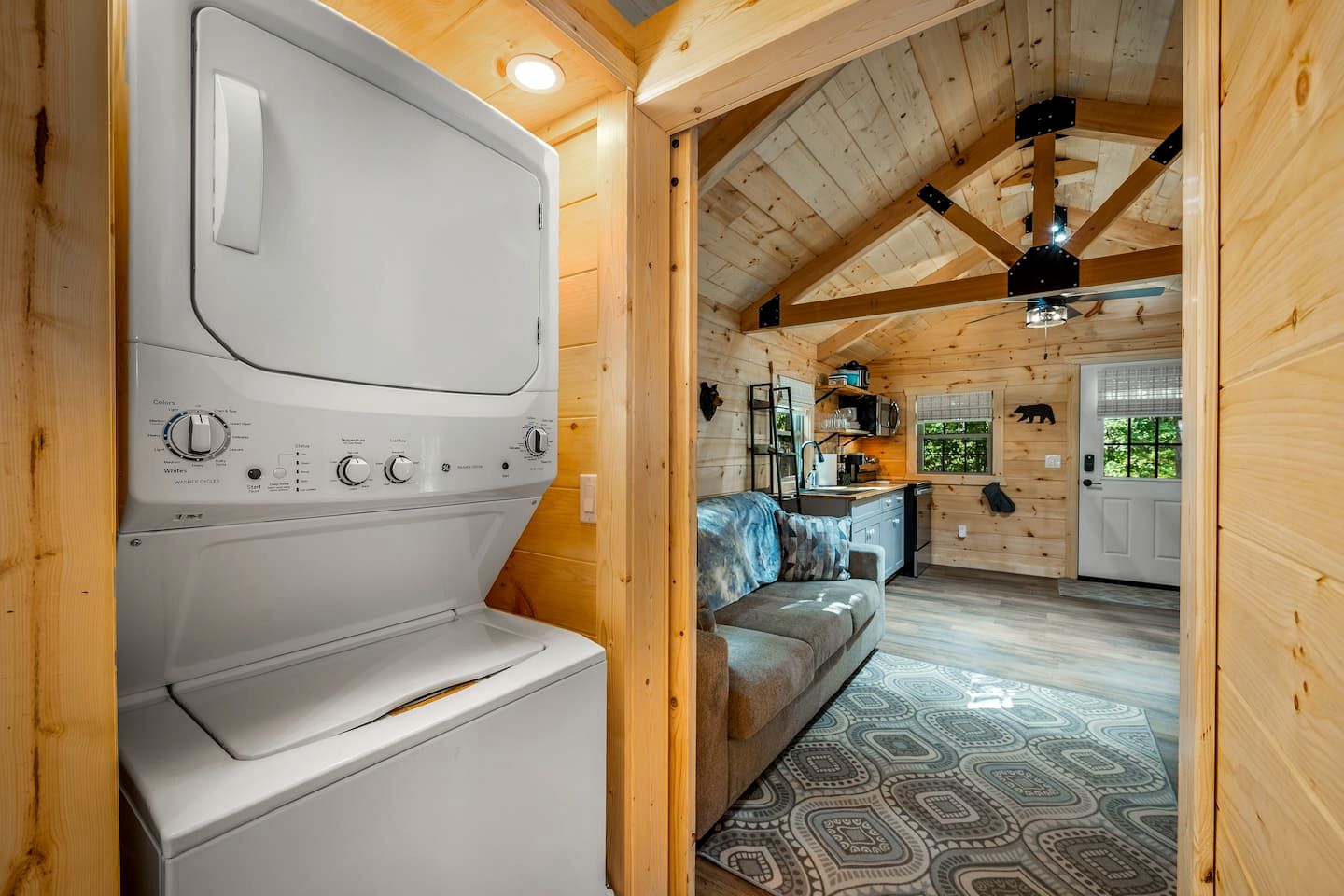 Charming Forest Cabin with Hot Tub & Covered Porch in Mentone, Alabama