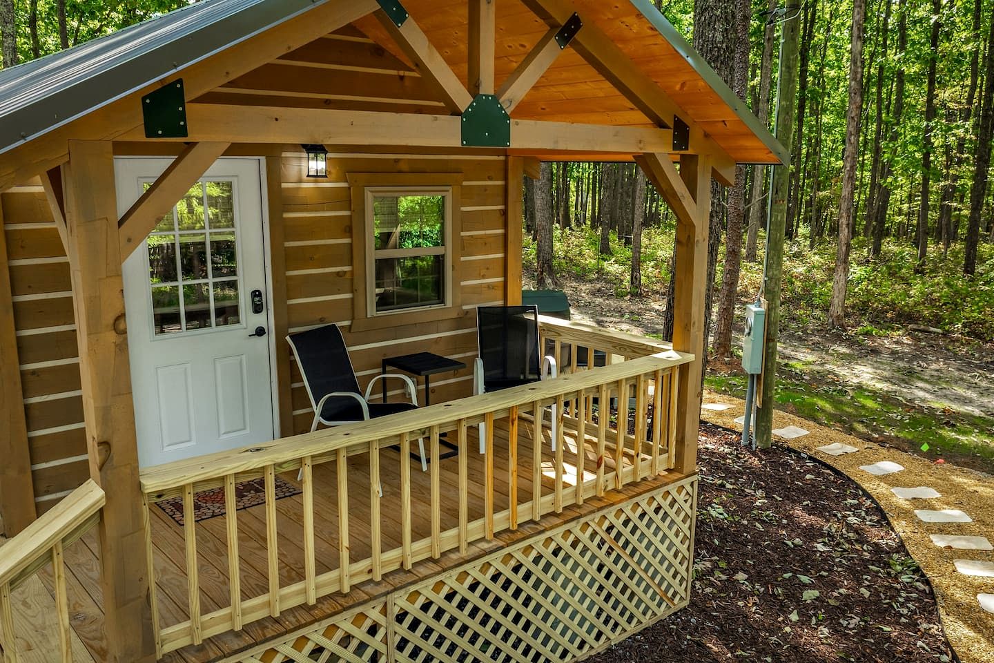Charming Forest Cabin with Hot Tub & Covered Porch in Mentone, Alabama