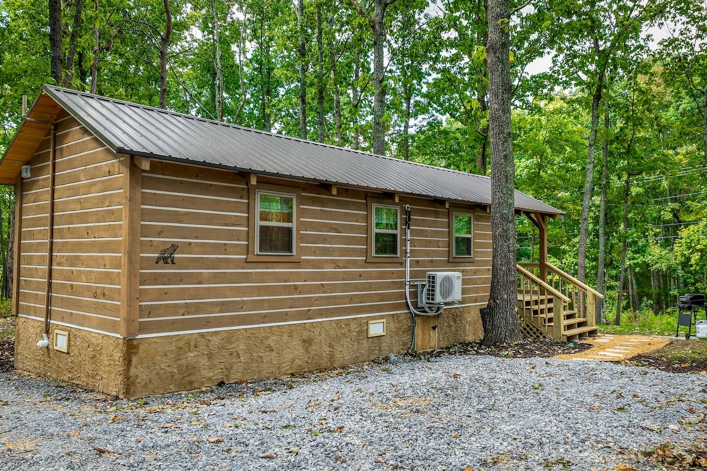 Charming Forest Cabin with Hot Tub & Covered Porch in Mentone, Alabama