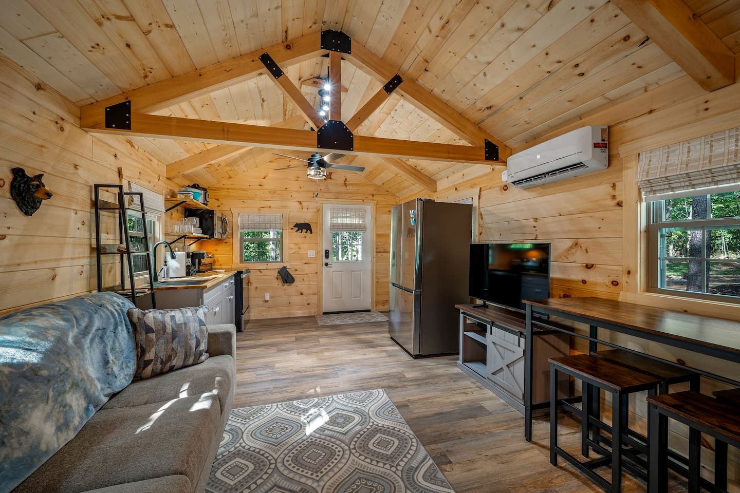 Charming Forest Cabin with Hot Tub & Covered Porch in Mentone, Alabama
