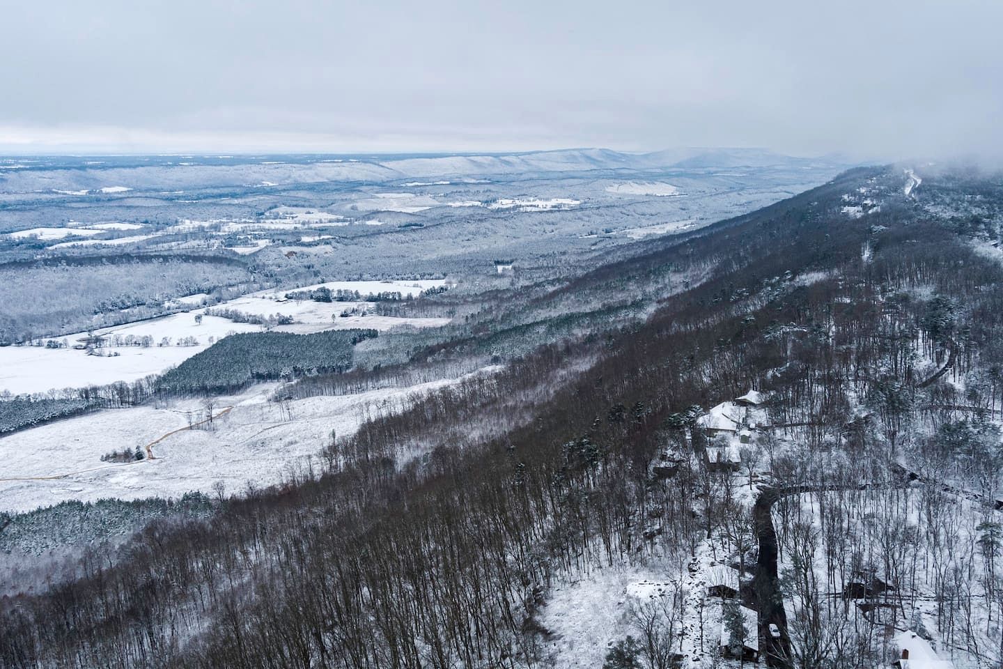 Charming Forest Cabin with Hot Tub & Covered Porch in Mentone, Alabama