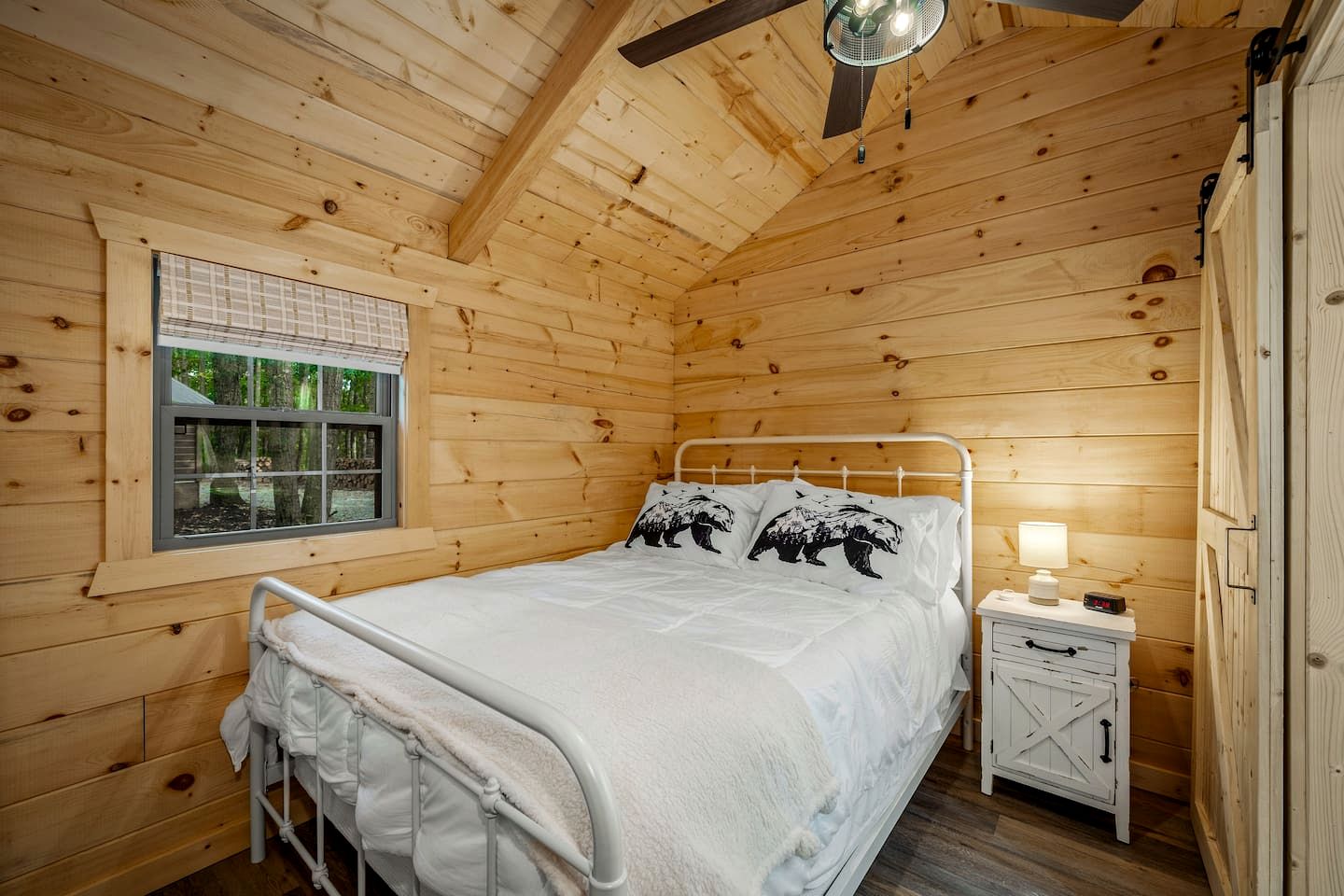 Charming Forest Cabin with Hot Tub & Covered Porch in Mentone, Alabama