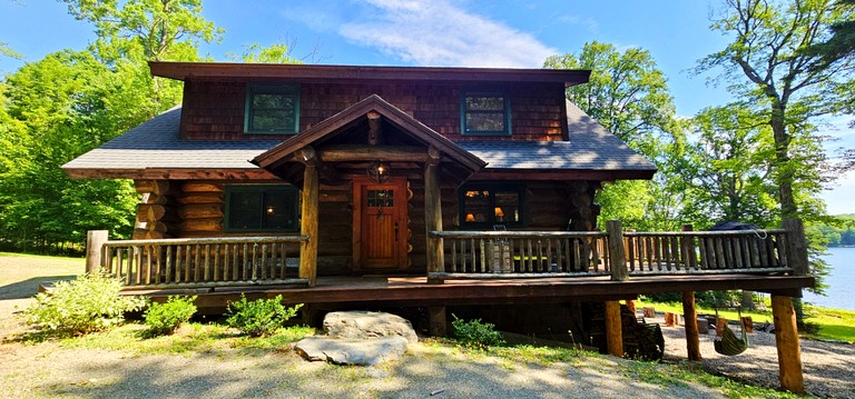 Cabins (United States of America, Rockwood, Maine)
