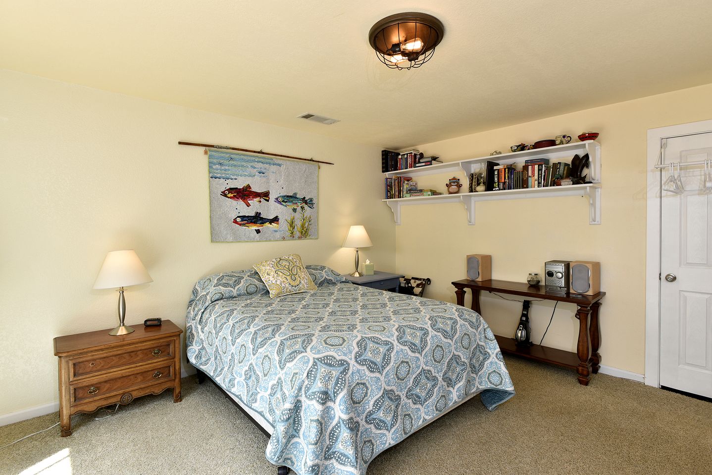 Cozy Mountain Escape with Nature Views and Modern Comfort in Dunsmuir, California