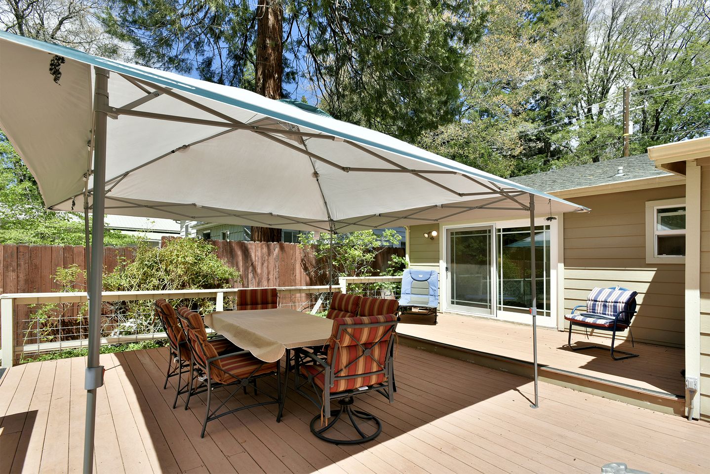 Cozy Mountain Escape with Nature Views and Modern Comfort in Dunsmuir, California