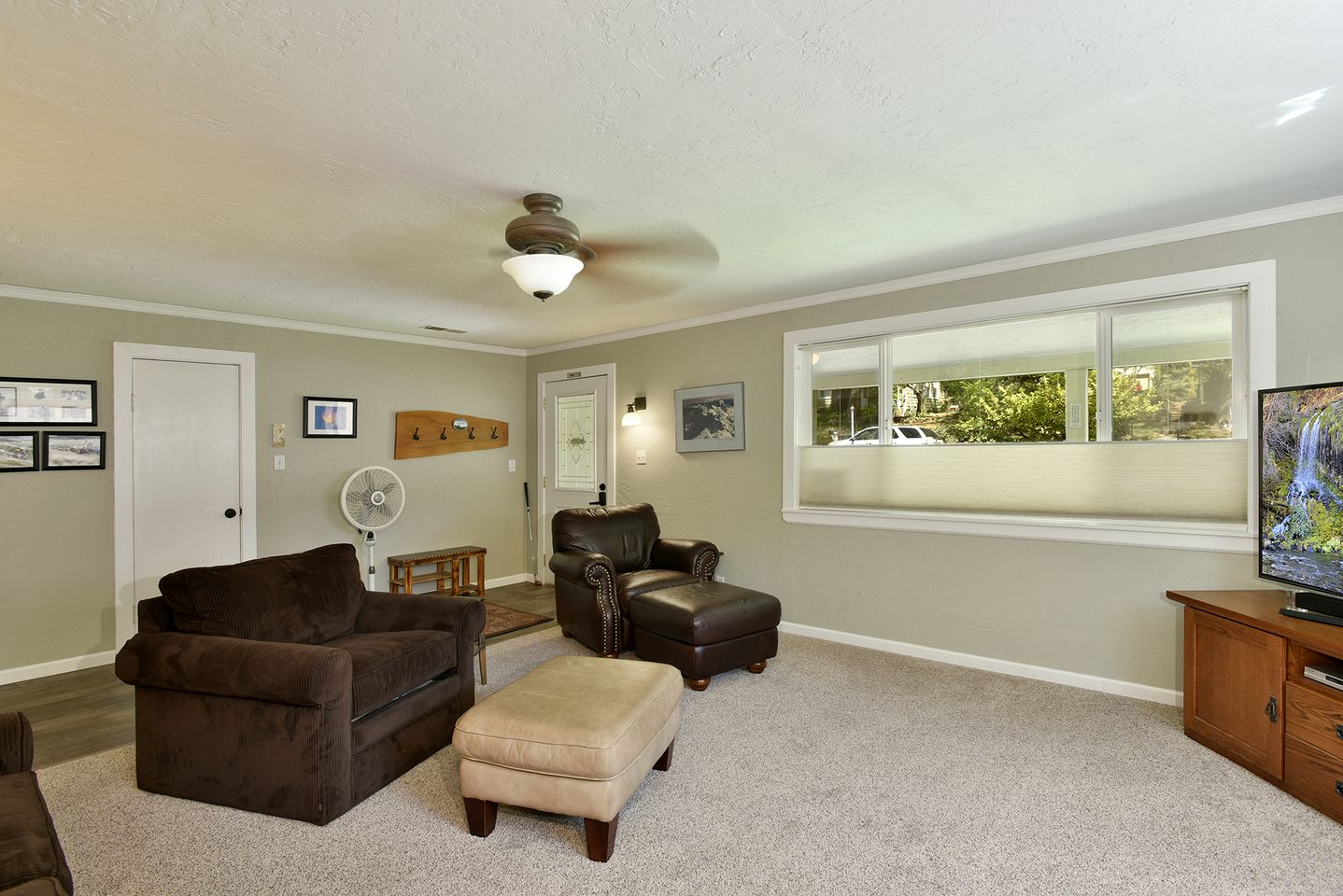 Cozy Mountain Escape with Nature Views and Modern Comfort in Dunsmuir, California