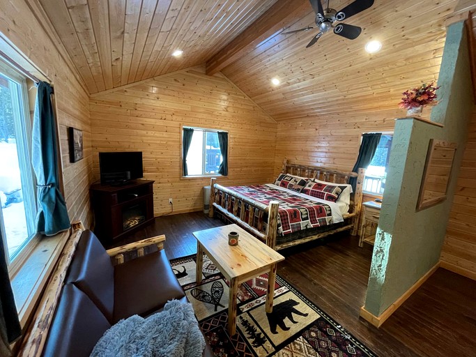 Enchanting Rental with Indoor Jacuzzi and Little Terrace in Montana