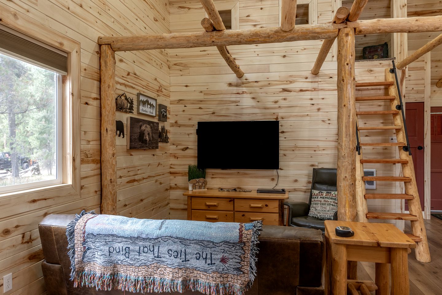 Tranquil Cabin with Amazing Views from the Incredible Deck, the Perfect Base for your Island Park Adventures in Idaho