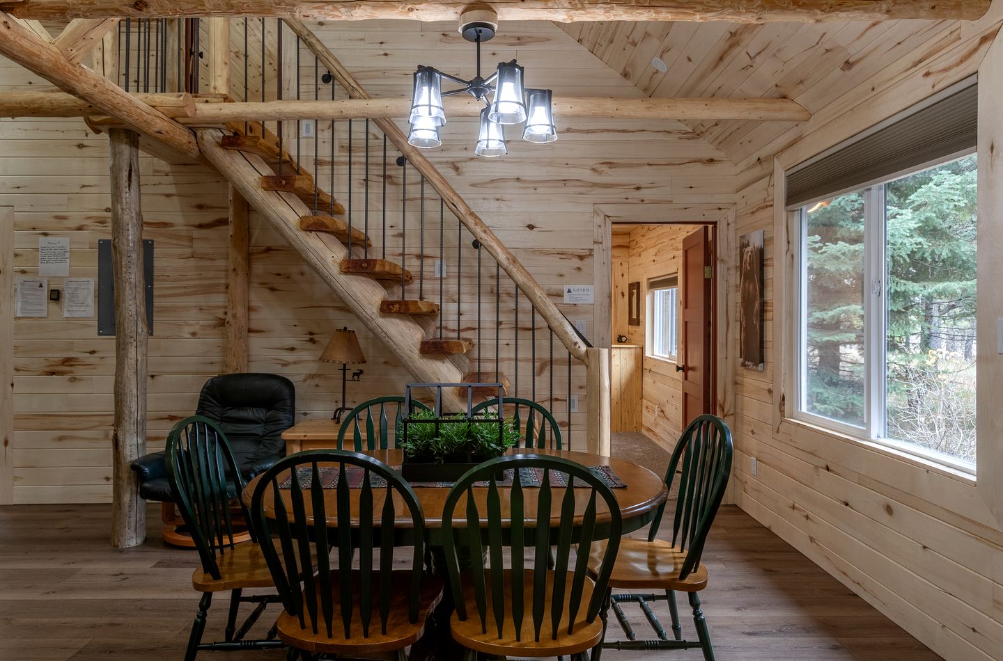 Tranquil Cabin with Amazing Views from the Incredible Deck, the Perfect Base for your Island Park Adventures in Idaho