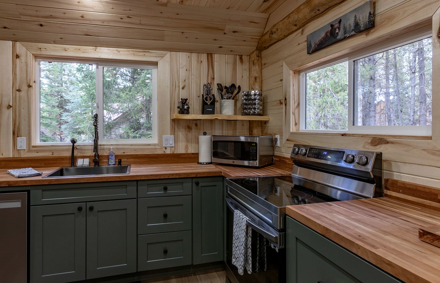 Tranquil Cabin with Amazing Views from the Incredible Deck, the Perfect Base for your Island Park Adventures in Idaho