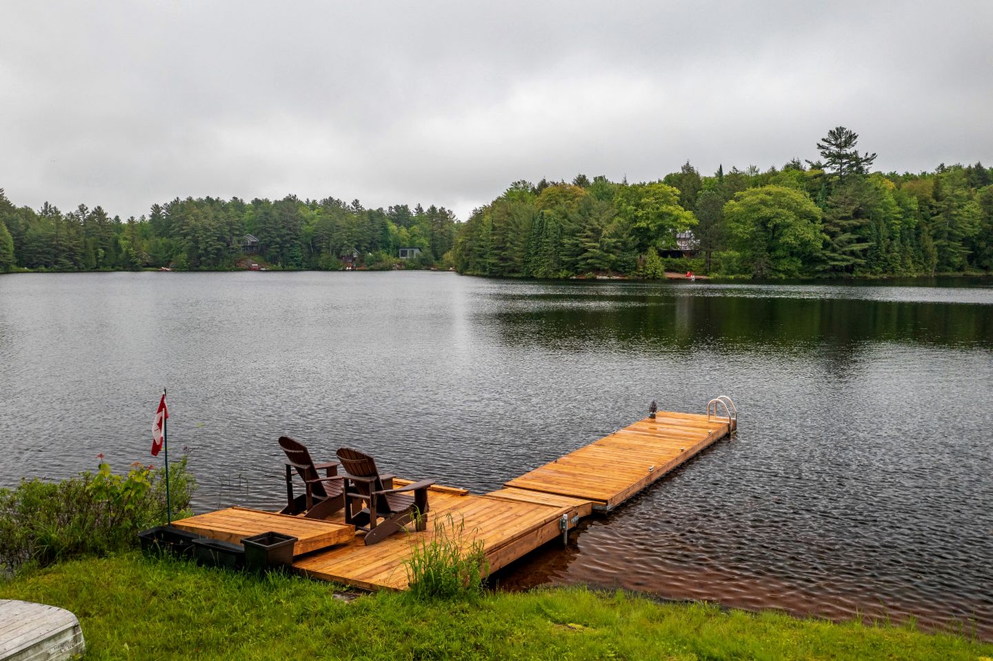 Charming Waterfront Cottage with Private Dock on Peaceful Otter Lake near Huntsville, Ontario