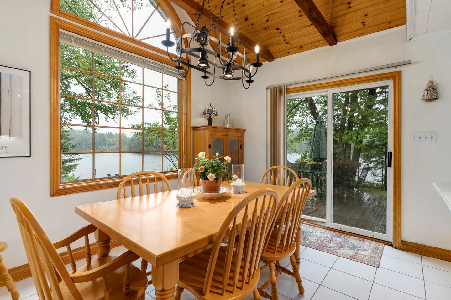 Charming Waterfront Cottage with Private Dock on Peaceful Otter Lake near Huntsville, Ontario