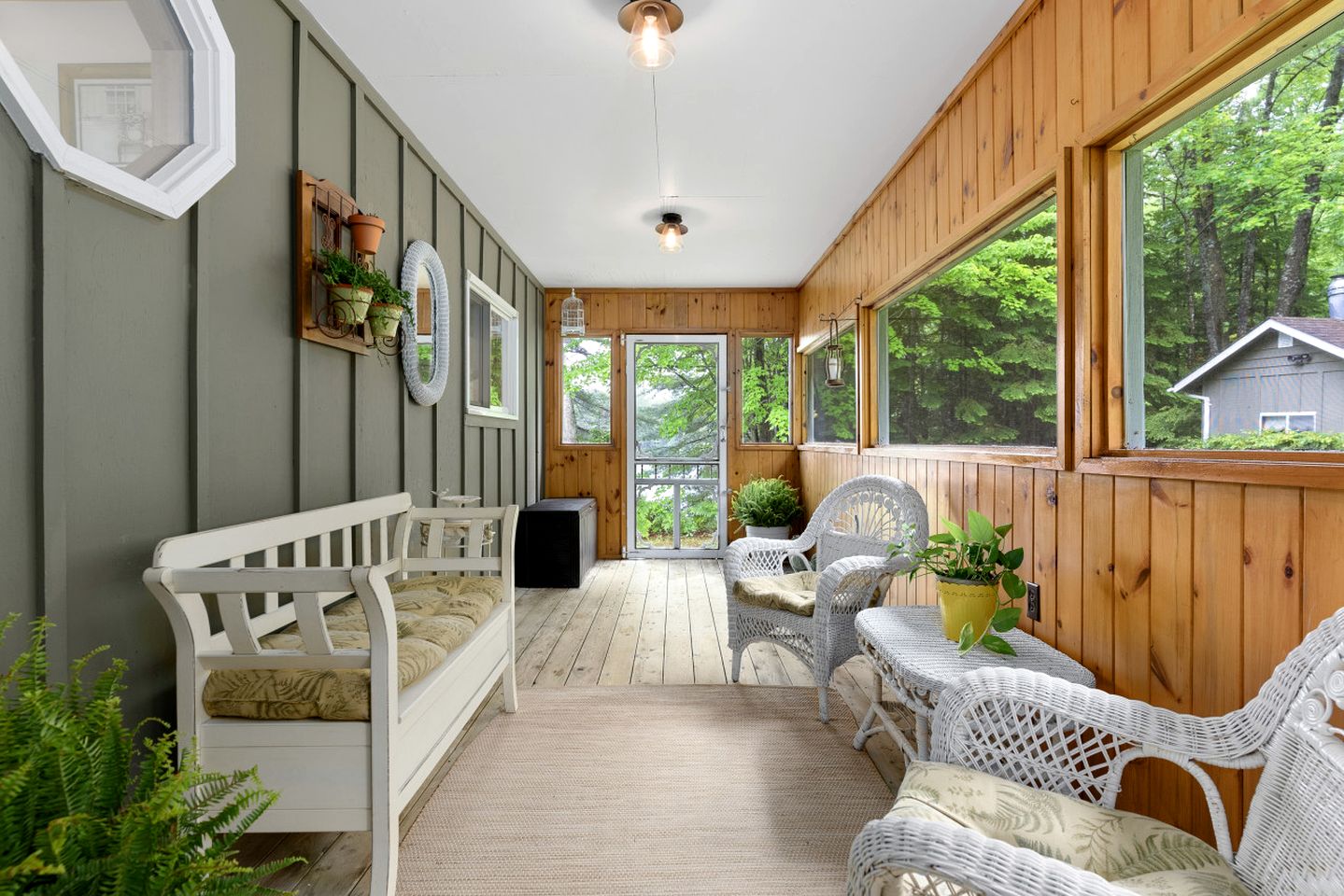 Charming Waterfront Cottage with Private Dock on Peaceful Otter Lake near Huntsville, Ontario