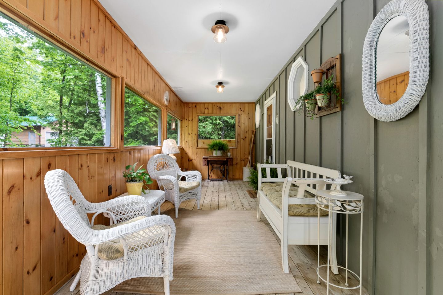 Charming Waterfront Cottage with Private Dock on Peaceful Otter Lake near Huntsville, Ontario