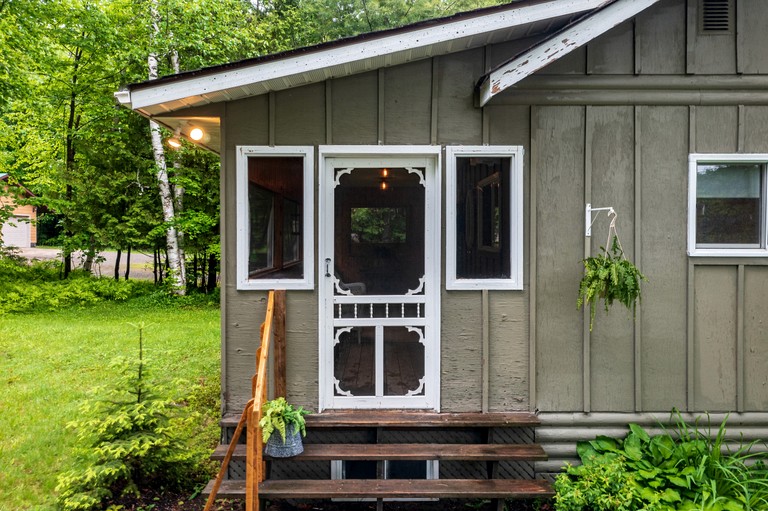Cottages (Canada, Huntsville, Ontario)