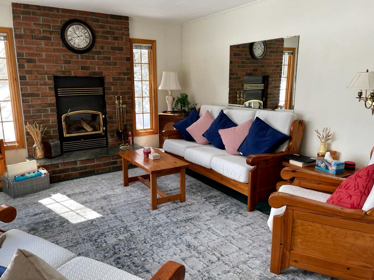 Charming Waterfront Cottage with Private Dock on Peaceful Otter Lake near Huntsville, Ontario