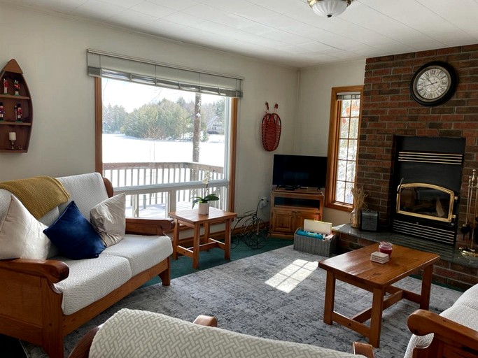 Cottages (Canada, Huntsville, Ontario)