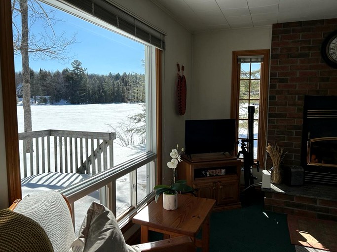 Cottages (Canada, Huntsville, Ontario)