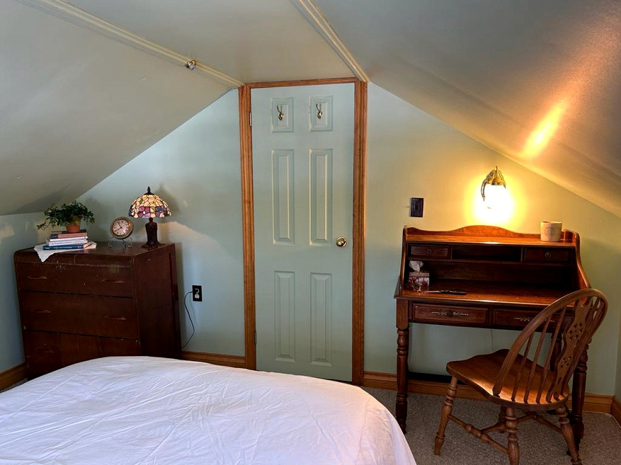 Charming Waterfront Cottage with Private Dock on Peaceful Otter Lake near Huntsville, Ontario