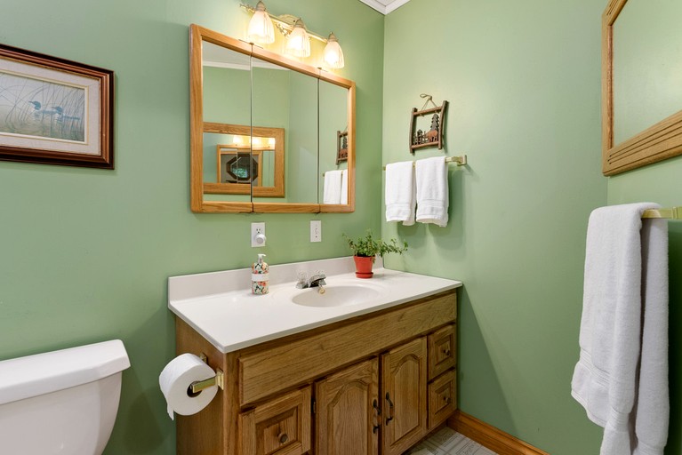 Cottages (Canada, Huntsville, Ontario)