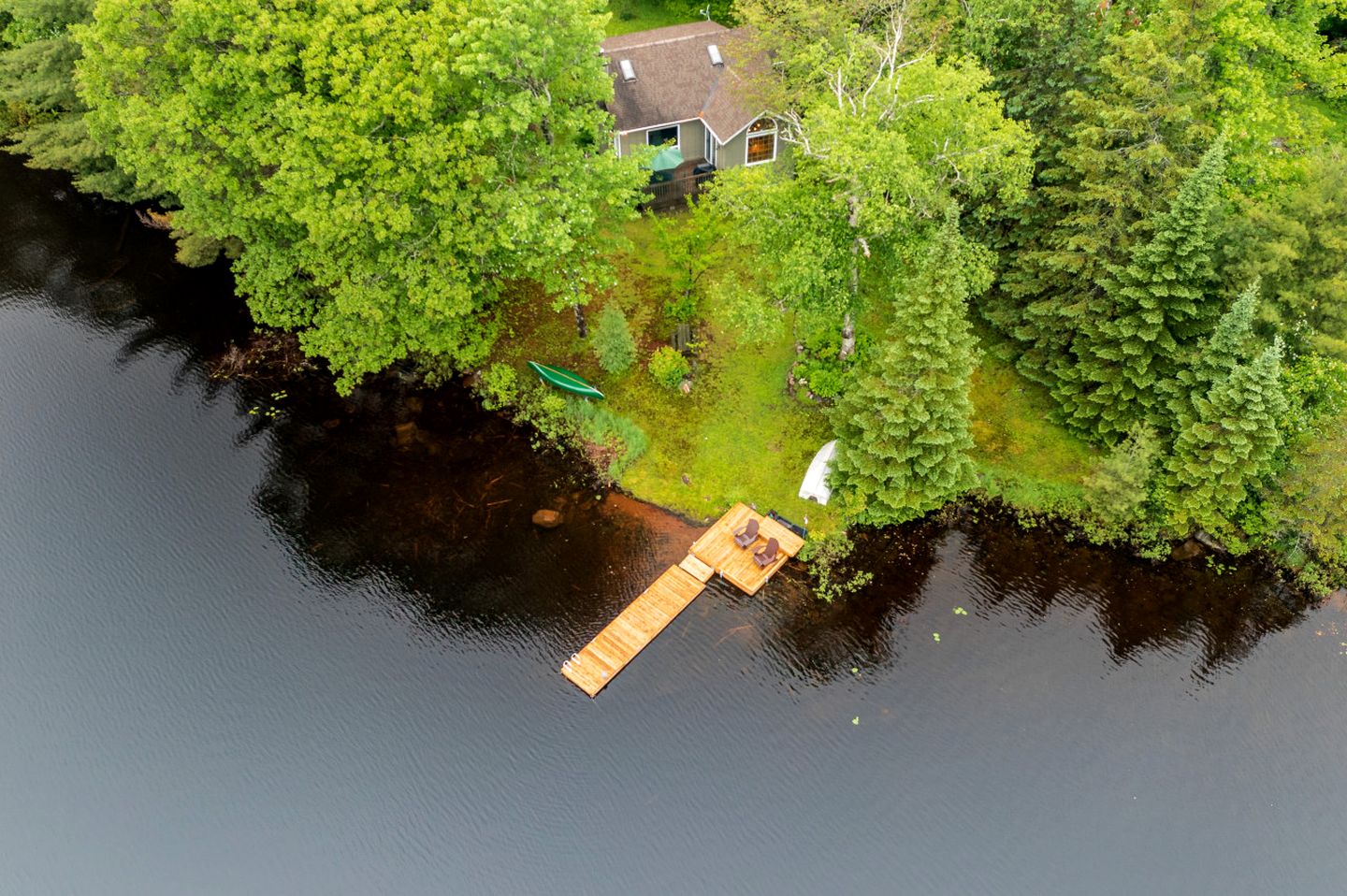 Charming Waterfront Cottage with Private Dock on Peaceful Otter Lake near Huntsville, Ontario