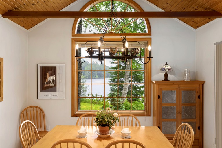 Cottages (Canada, Huntsville, Ontario)