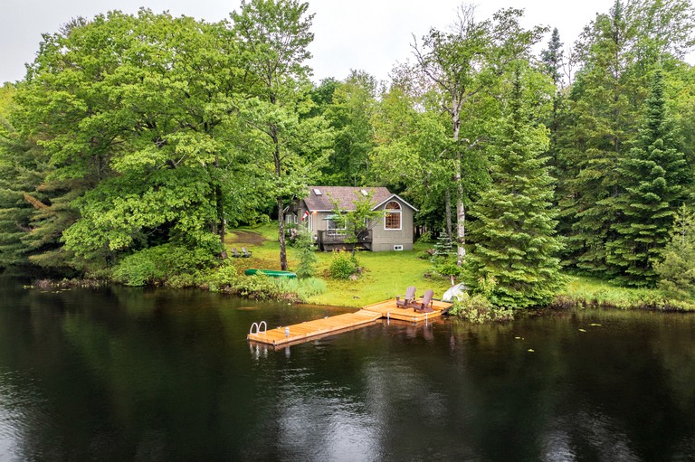 Cottages (Canada, Huntsville, Ontario)