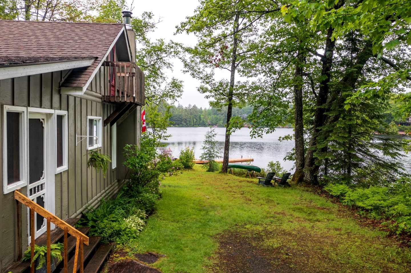 Charming Waterfront Cottage with Private Dock on Peaceful Otter Lake near Huntsville, Ontario