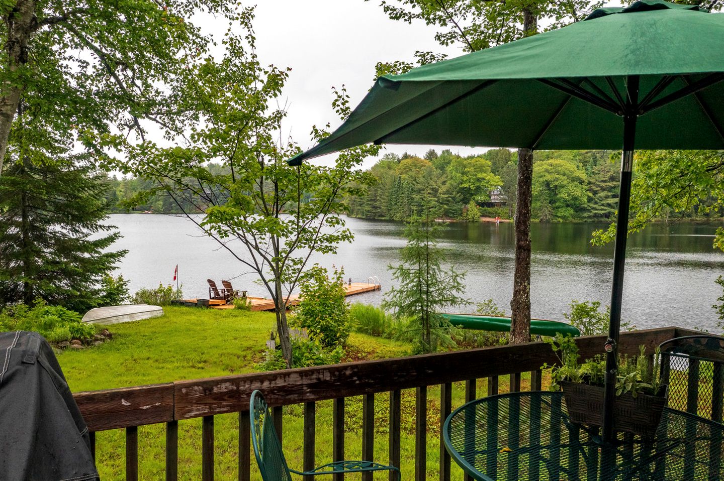 Charming Waterfront Cottage with Private Dock on Peaceful Otter Lake near Huntsville, Ontario