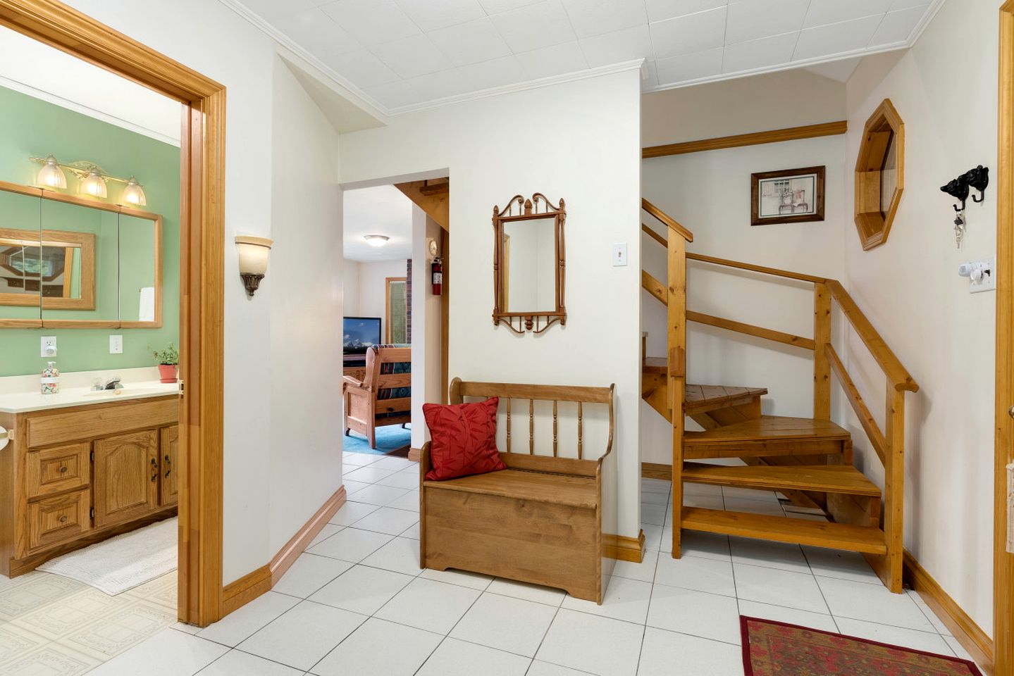 Charming Waterfront Cottage with Private Dock on Peaceful Otter Lake near Huntsville, Ontario