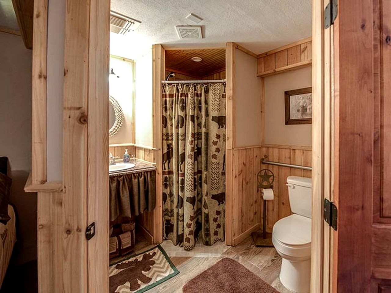Brilliant Wooden Cabin in Round Top, Texas