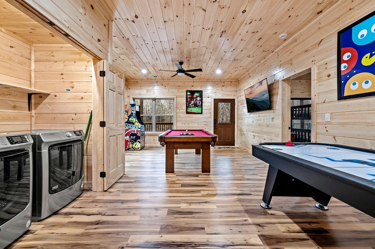 Movie Magic and Mountain Views: Family Cabin in Sevierville with Deck Hot Tub